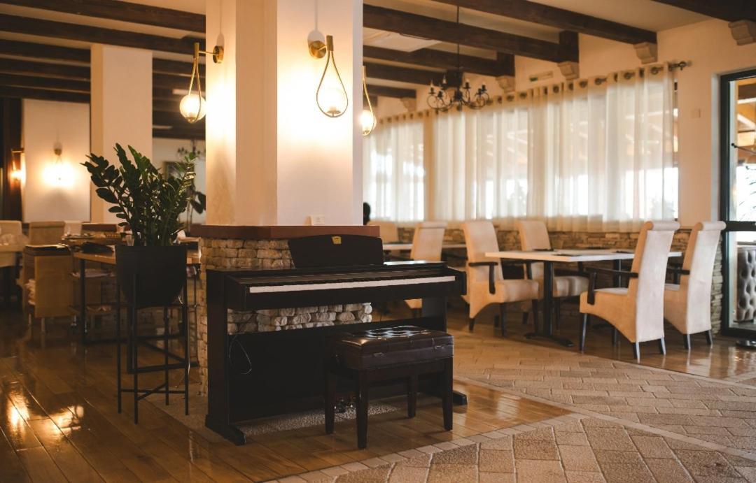 Hotel Marshal Nikšić Kültér fotó